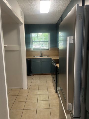 513 S Beverly Street, Crowley, TX 76036