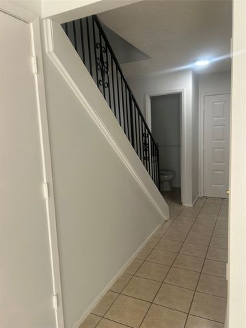 513 S Beverly Street, Crowley, TX 76036