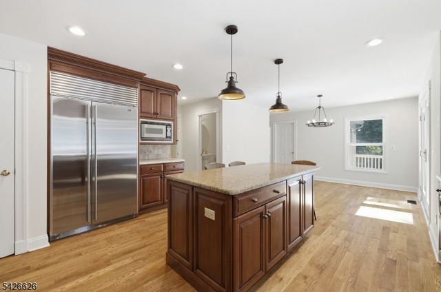 20 Indian Run Rd, Washington Twp., NJ 07853