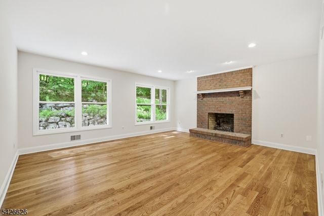 20 Indian Run Rd, Washington Twp., NJ 07853