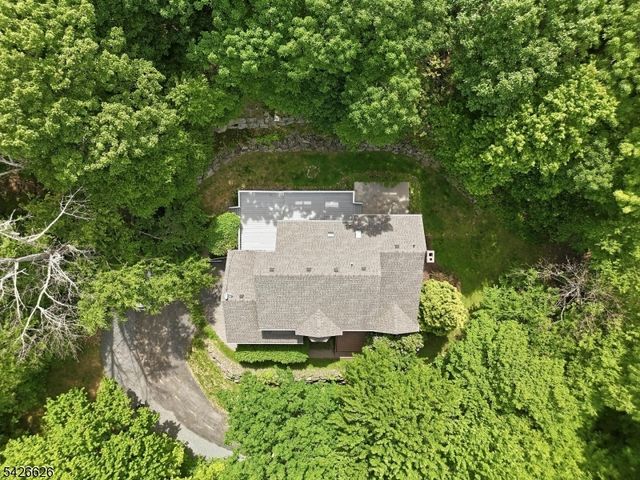 20 Indian Run Rd, Washington Twp., NJ 07853