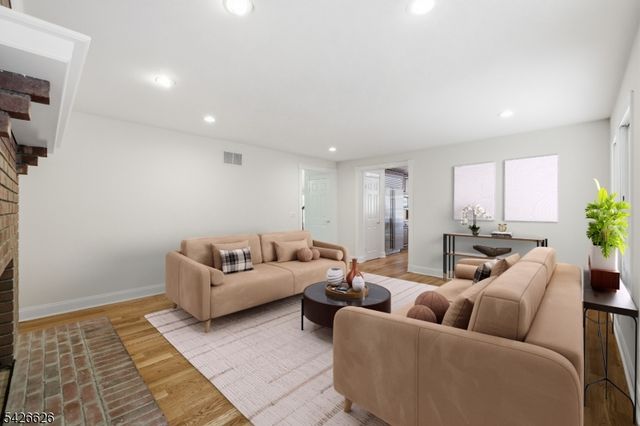 20 Indian Run Rd, Washington Twp., NJ 07853