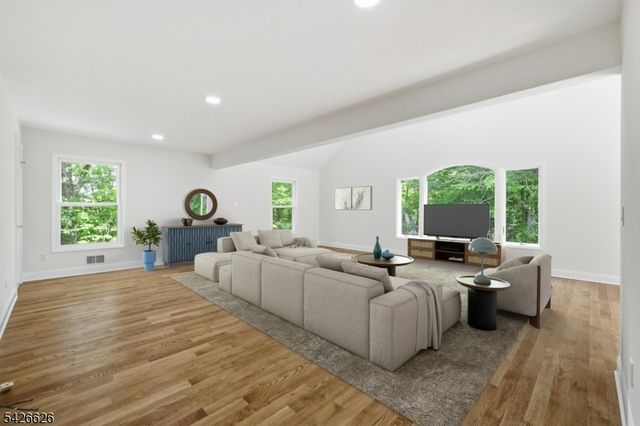 20 Indian Run Rd, Washington Twp., NJ 07853