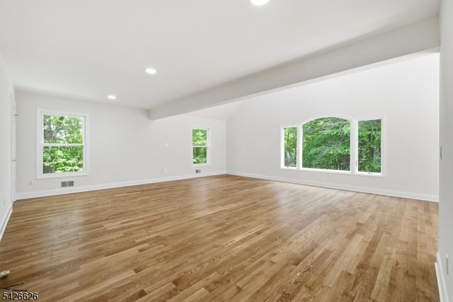 20 Indian Run Rd, Washington Twp., NJ 07853