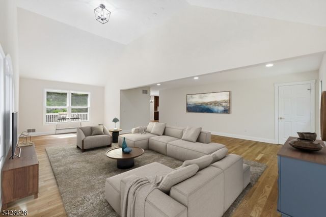 20 Indian Run Rd, Washington Twp., NJ 07853
