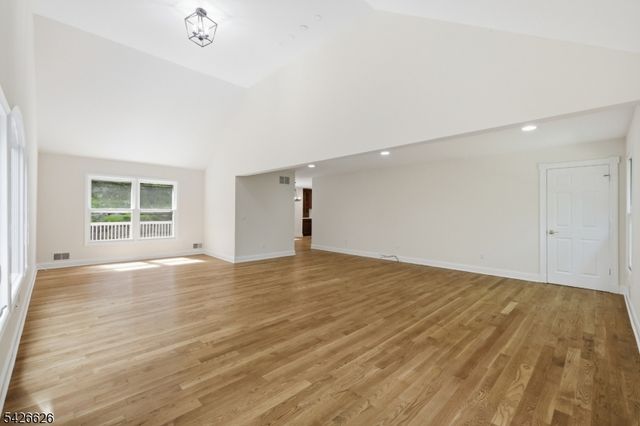 20 Indian Run Rd, Washington Twp., NJ 07853