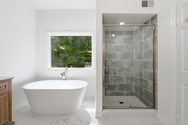 20 Indian Run Rd, Washington Twp., NJ 07853
