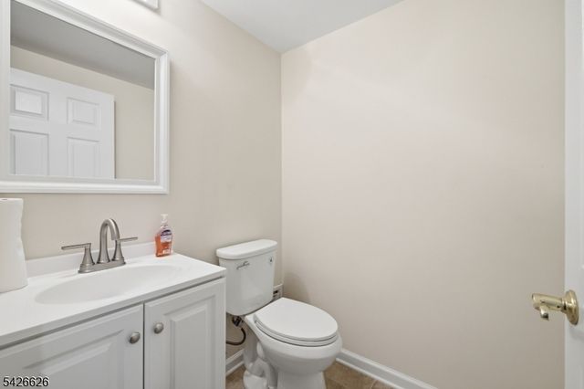 20 Indian Run Rd, Washington Twp., NJ 07853