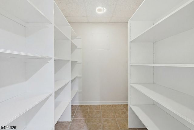 20 Indian Run Rd, Washington Twp., NJ 07853