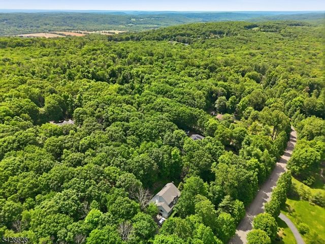 20 Indian Run Rd, Washington Twp., NJ 07853