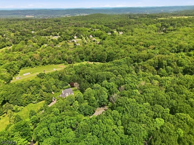 20 Indian Run Rd, Washington Twp., NJ 07853