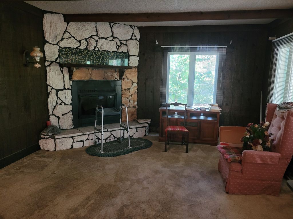 Image 15 of property listing at 11978 E Bunny Farm Road, Mt Vernon, IL 62864