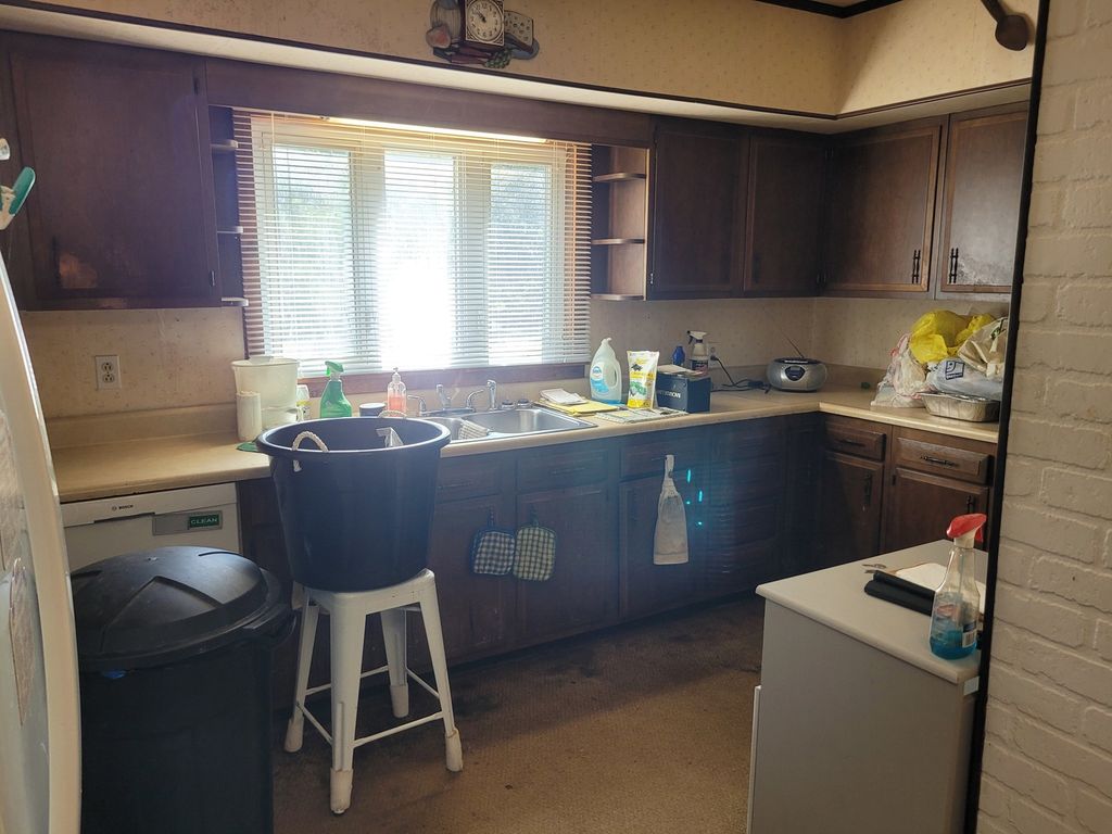 Image 17 of property listing at 11978 E Bunny Farm Road, Mt Vernon, IL 62864