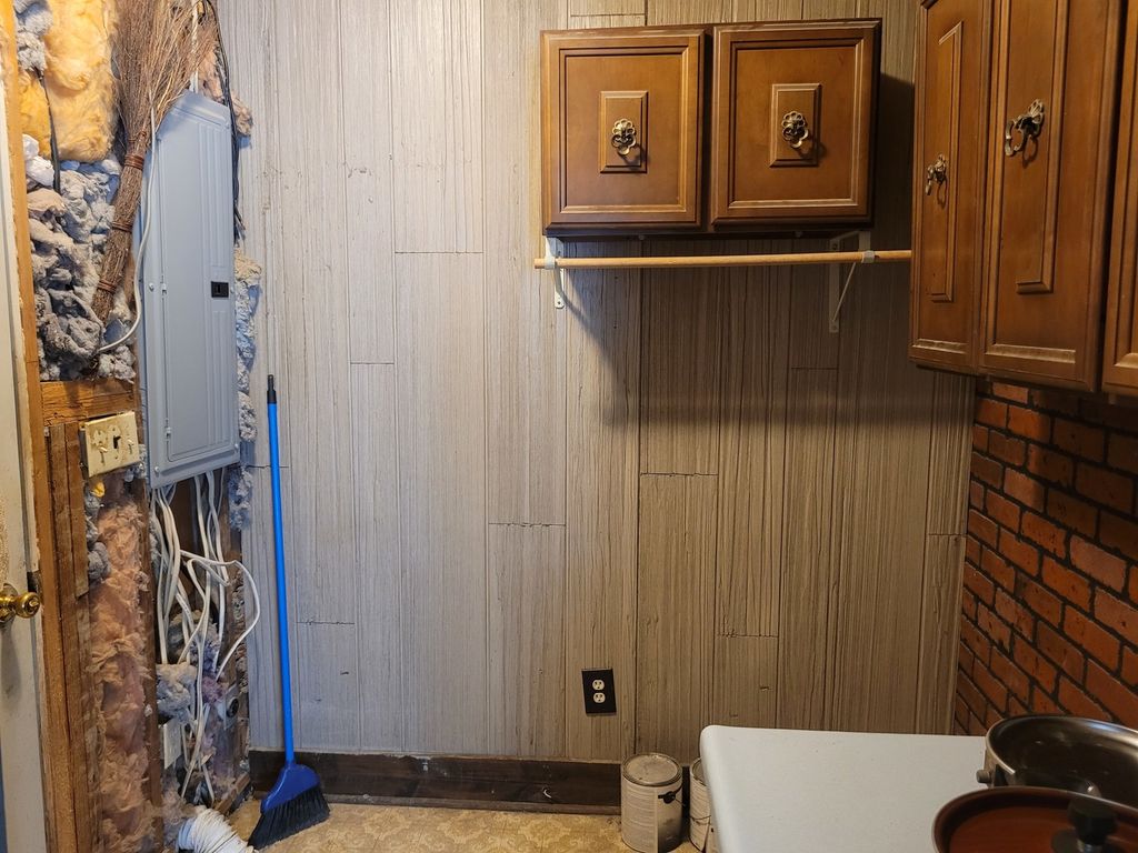 Image 20 of property listing at 11978 E Bunny Farm Road, Mt Vernon, IL 62864
