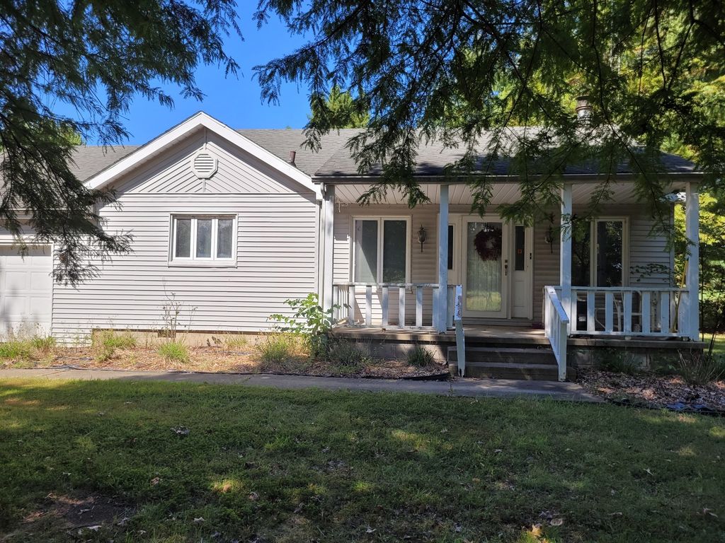 Image 3 of property listing at 11978 E Bunny Farm Road, Mt Vernon, IL 62864