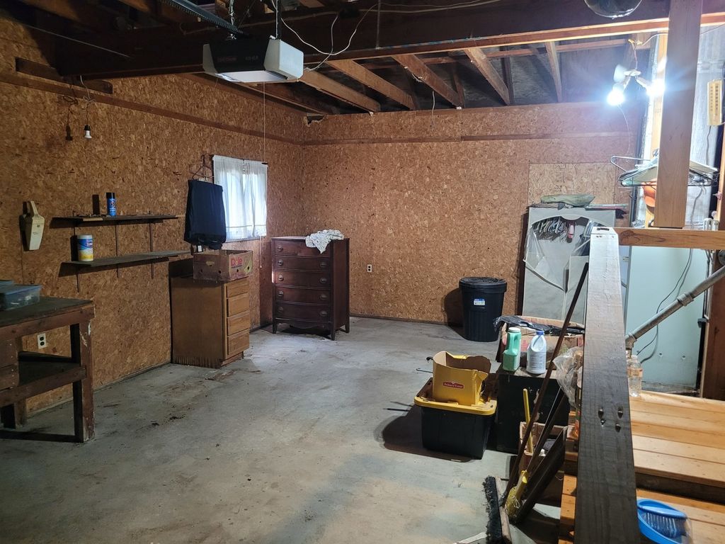 Image 26 of property listing at 11978 E Bunny Farm Road, Mt Vernon, IL 62864