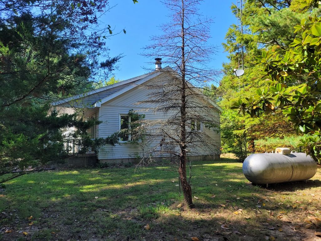 Image 4 of property listing at 11978 E Bunny Farm Road, Mt Vernon, IL 62864