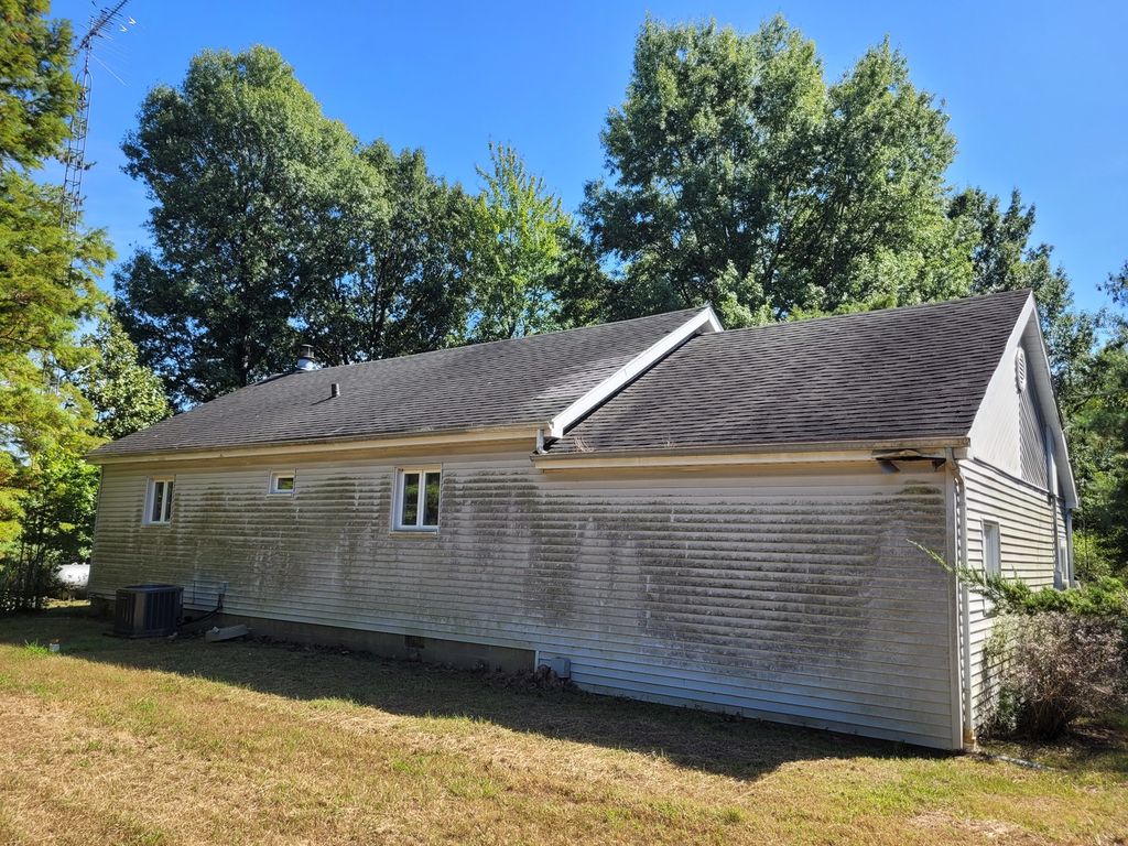 Image 6 of property listing at 11978 E Bunny Farm Road, Mt Vernon, IL 62864