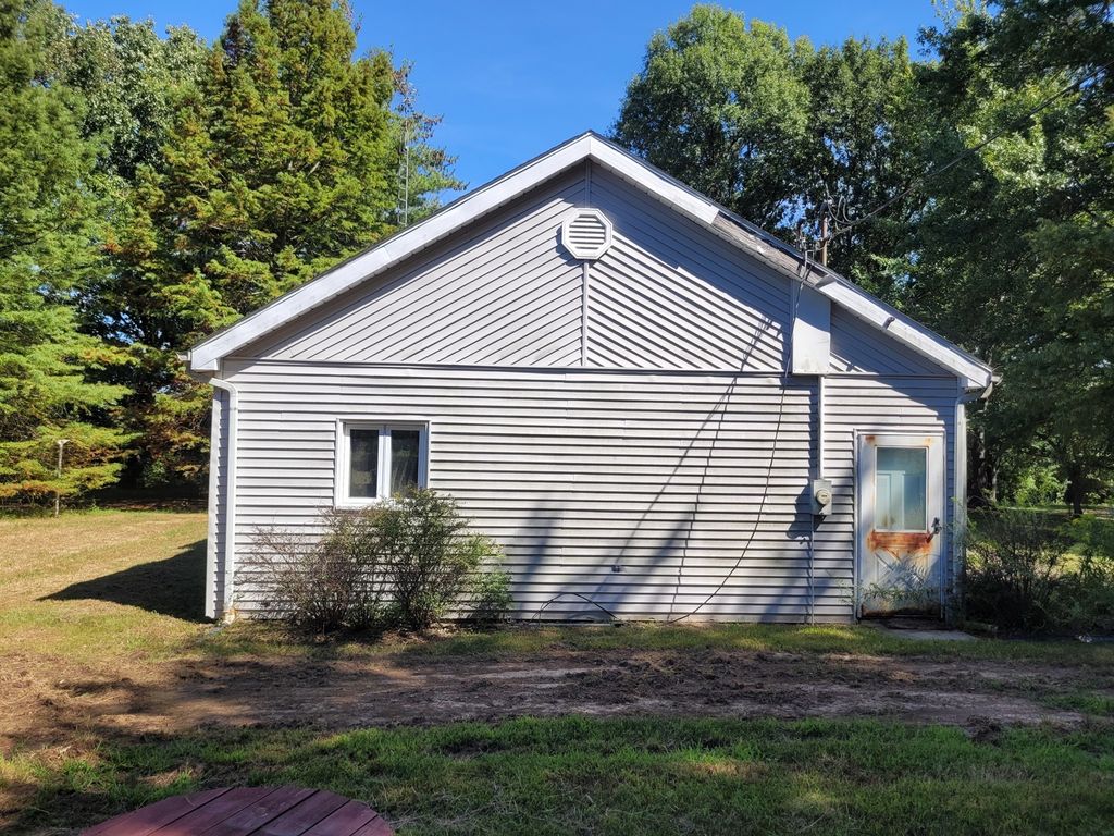 Image 7 of property listing at 11978 E Bunny Farm Road, Mt Vernon, IL 62864