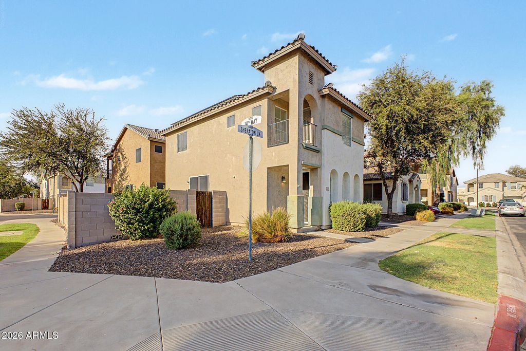1454 E SHERATON Lane, Phoenix, AZ 85040 — photo 2