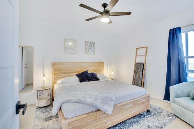 221 Hilltop DR, Dripping Springs, TX 78620