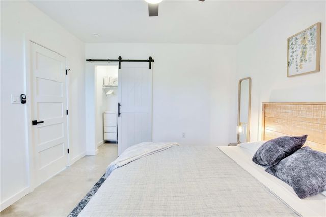 221 Hilltop DR, Dripping Springs, TX 78620