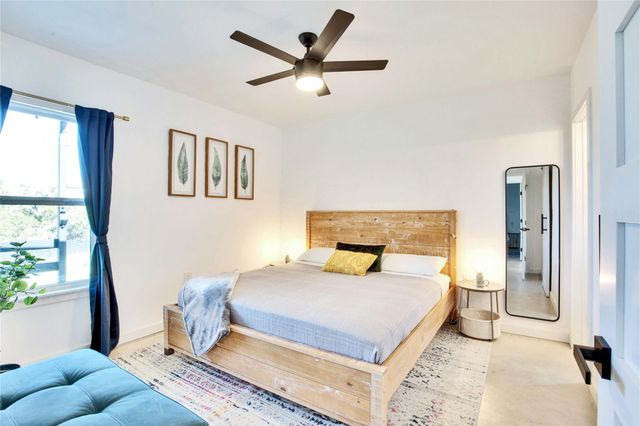 221 Hilltop DR, Dripping Springs, TX 78620