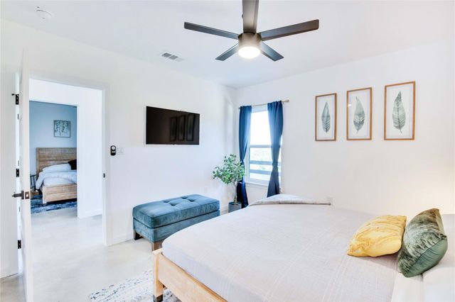 221 Hilltop DR, Dripping Springs, TX 78620