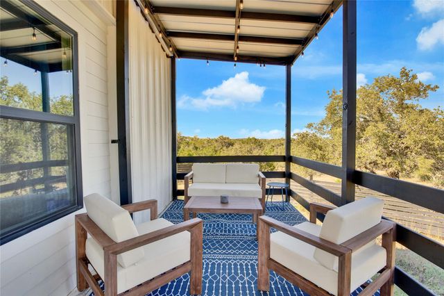 221 Hilltop DR, Dripping Springs, TX 78620