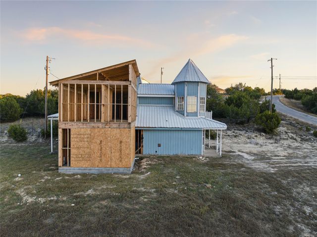 221 Hilltop DR, Dripping Springs, TX 78620