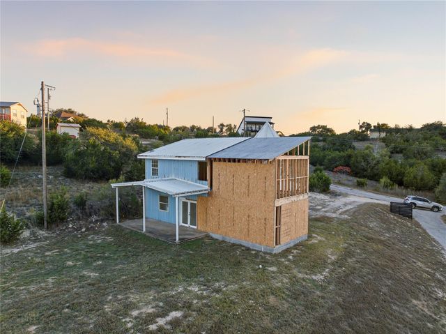 221 Hilltop DR, Dripping Springs, TX 78620