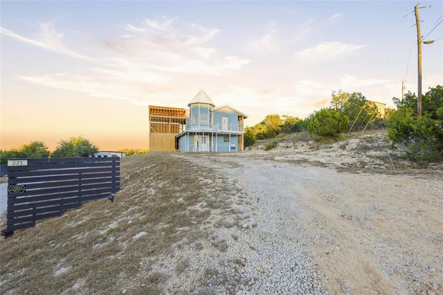 221 Hilltop DR, Dripping Springs, TX 78620