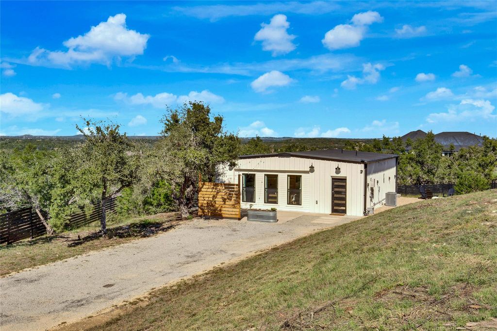 221 Hilltop DR, Dripping Springs, TX 78620