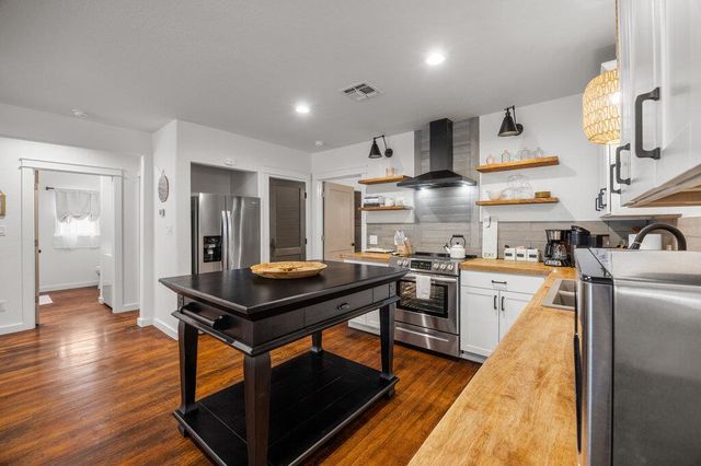 205 Old Austin Highway, Johnson City, TX 78636