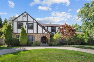 860 Heather Road, Deerfield, IL 60015