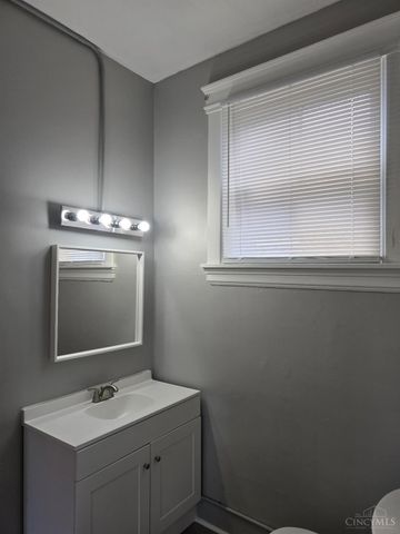 1712 Queen City Avenue, Cincinnati, OH 45214