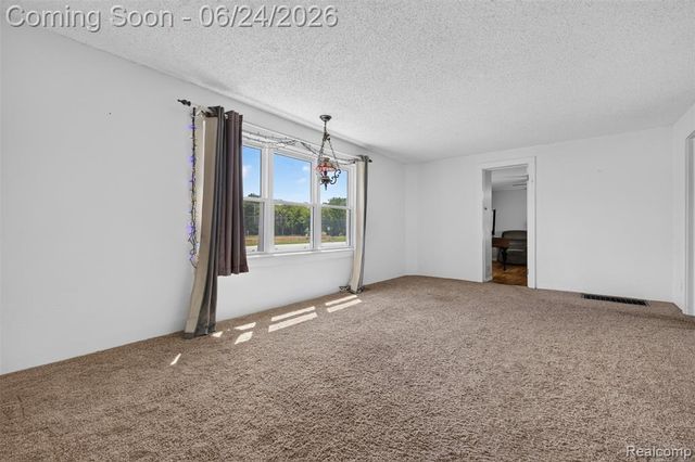 13252 Dixie Highway, Holly, MI 48442