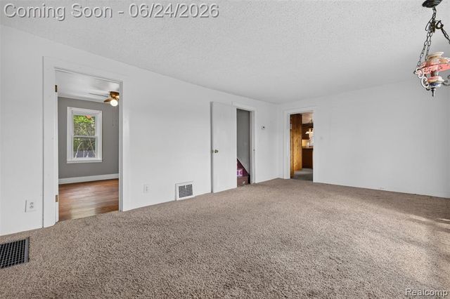 13252 Dixie Highway, Holly, MI 48442