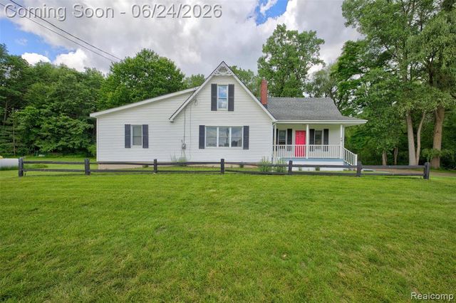 13252 Dixie Highway, Holly, MI 48442