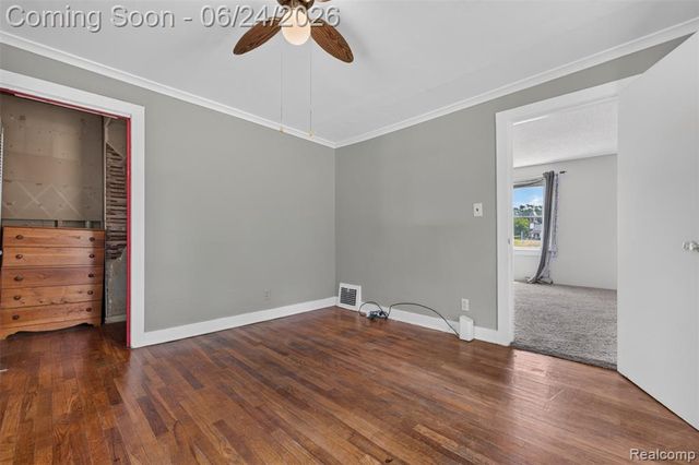 13252 Dixie Highway, Holly, MI 48442