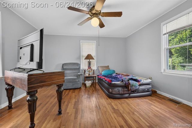 13252 Dixie Highway, Holly, MI 48442