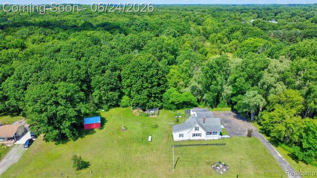 13252 Dixie Highway, Holly, MI 48442