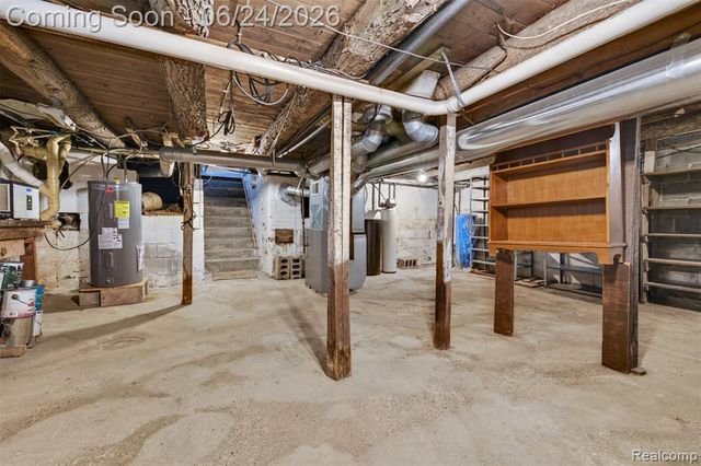 13252 Dixie Highway, Holly, MI 48442