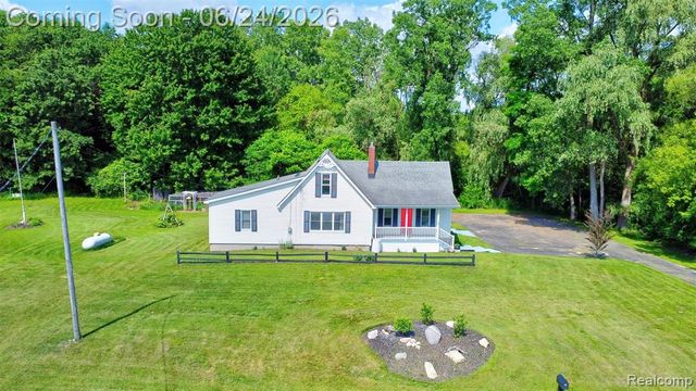 13252 Dixie Highway, Holly, MI 48442