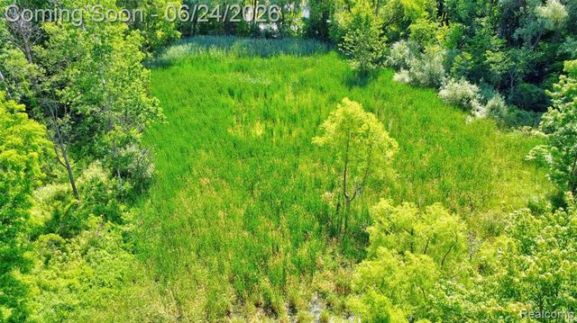 13252 Dixie Highway, Holly, MI 48442