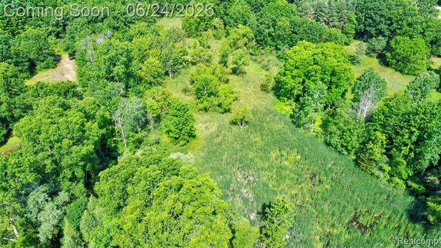 13252 Dixie Highway, Holly, MI 48442