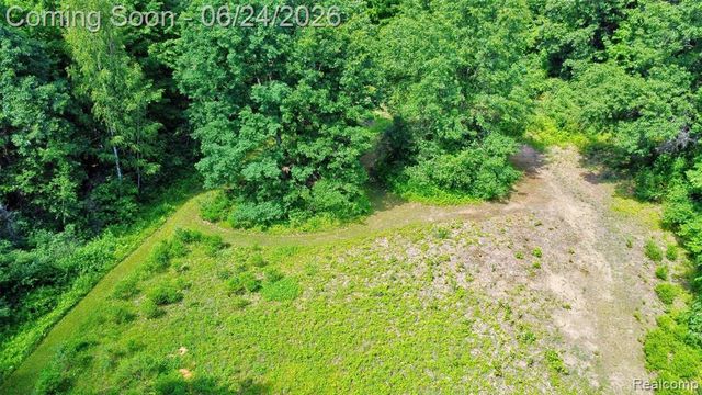 13252 Dixie Highway, Holly, MI 48442