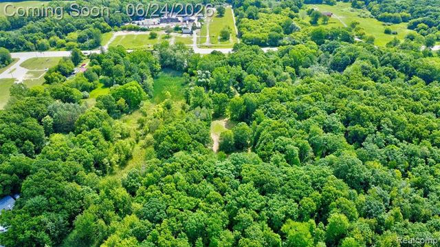 13252 Dixie Highway, Holly, MI 48442