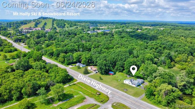 13252 Dixie Highway, Holly, MI 48442