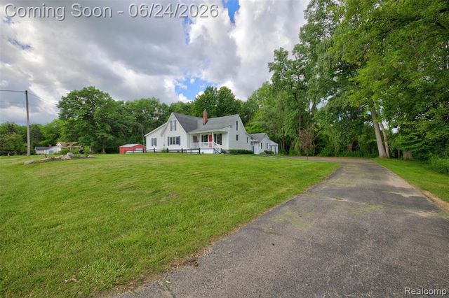 13252 Dixie Highway, Holly, MI 48442